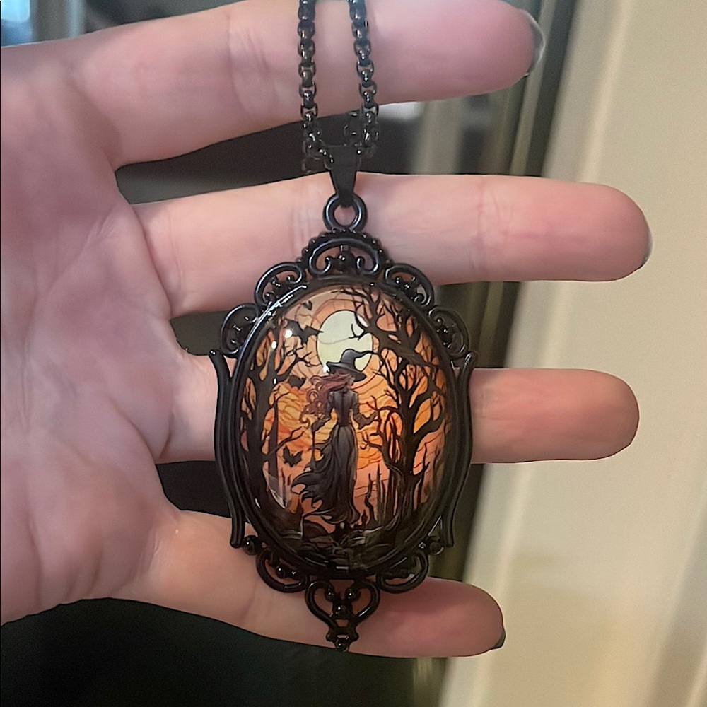 Witch Cameo Pendant - Picture 1 of 3
